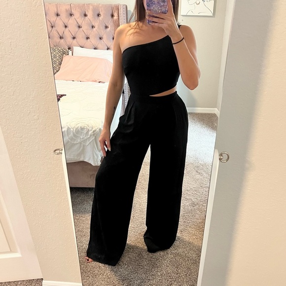 NWT Showpo Black Cut Out One Shoulder Jumpsuit Size 2 Wide Leg Cocktail Party - Picture 2 of 4